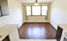1 Bd/1 Bath 1bd Downtown Residential Loc in Des Plaines, IL (Photo 4 of 5)