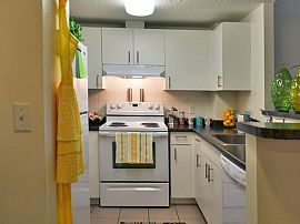 2 Bd/1 Bath Great Rates Just 8 Miles Fro in Houghs Neck, MA (Photo 4 of 5)