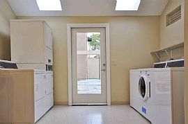 1 Bd/1 Bath 1 Bedroom Near I-5 in San Di in La Jolla, CA (Photo 3 of 5)