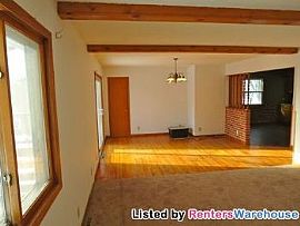 3 Br St Paul Park Home / Hardwood / Fenc in Grey Cloud Island, MN (Photo 4 of 5)