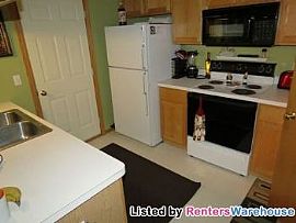 2 Br Eagan Th Near Ponds, Trails and Ret in Eagan, MN (Photo 4 of 5)