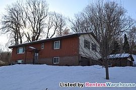 Immaculate 3br/2ba Sfh on Corner Lot In in Burnsville, MN
