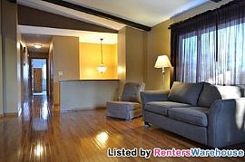 Immaculate 3br/2ba Sfh on Corner Lot In in Burnsville, MN (Photo 3 of 5)