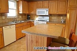 Immaculate 3br/2ba Sfh on Corner Lot In in Burnsville, MN (Photo 5 of 5)