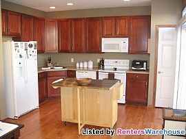 3 Bedrooms, 3 Baths, Fireplace, Attached in Shakopee, MN