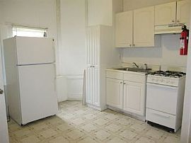 1 Bed 1 Bath Apartment! in Baltimore, MD (Photo 3 of 4)