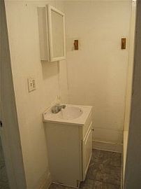 1 Bed 1 Bath Apartment! in Baltimore, MD (Photo 4 of 4)