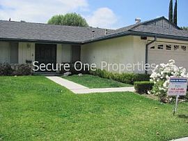 Community with Parks-Tennis-Pool 4 + 2 in Box Canyon, CA