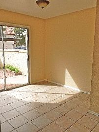 Beautiful 2b/2b Townhouse in Heather Gle in Chandler, AZ (Photo 3 of 3)