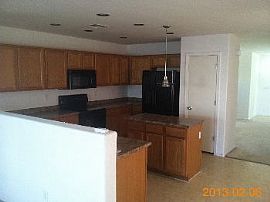 Gorgeous Home in Trail at Amber Ridge! in Phoenix, AZ (Photo 2 of 5)