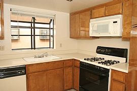 2 Bd/1 Bath Villa Grande Townhomes Offer in Encino, CA (Photo 5 of 5)