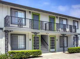 2 Bd/1 Bath 2bed/1bath in Costa Mesa, Po in Costa Mesa, CA (Photo 3 of 5)