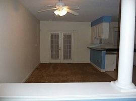 Luxury Stone Front Townhome in Damascus, MD (Photo 5 of 12)