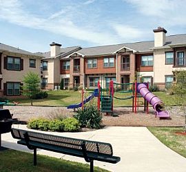 2bd Conveniently Located in Arlington in Arlington, TX (Photo 2 of 3)