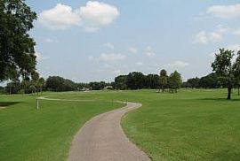 2 Bedroom Apartment at Carrollwood Villa in Mobile, AL (Photo 2 of 3)