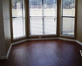 1 Bd/1 Bath Townhome Living with Attache in Leon Valley, TX (Photo 4 of 5)