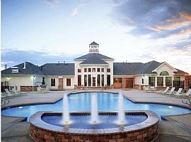 2 Bd/1 Bath Walk in Closets, 9 Foot Ceil in Centennial, CO (Photo 2 of 5)