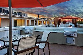 2 Bedroom Apartment in Wonderful Communi in North Hollywood, CA (Photo 3 of 5)