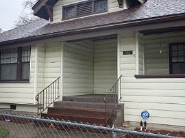 146 W. Magnolia St. in Stockton, CA