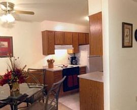 2 Bd/1 Bath Great Location with Access T in Golden Valley, MN (Photo 2 of 5)