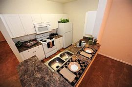 2 Bd/1 Bath Resort Style Apts in a Prest in Savannah, GA (Photo 5 of 5)
