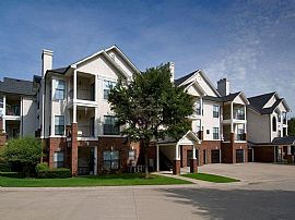 2 Bd/2 Bath Between Preston Park Village in Plano, TX