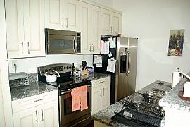 Gorgeous 2 Br/1 Ba Uptown Condo in 230 S in Charlotte, NC (Photo 2 of 5)