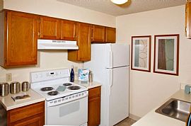 2 Bd/1 Bath Conveniently Located Near Be in Denver, CO (Photo 4 of 5)
