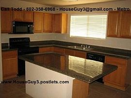3 Bed, 1303 Sqft, $925 in Peoria, AZ (Photo 2 of 5)