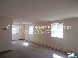 Duplex Rental Home in Norfolk in Norfolk, VA (Photo 3 of 5)