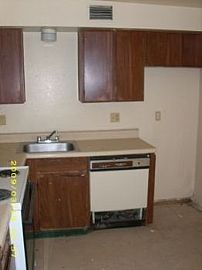 Move in Special! Quiet Little 2 Bed! Goo in Sun, AZ (Photo 2 of 3)