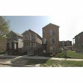 Beautiful 2 Br 1 Ba Apartment with Parking in Chicago, IL