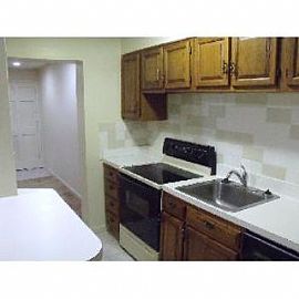 Lovely Townhouse Near Baltimore City Com in Baltimore, MD (Photo 3 of 5)