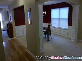 Spacious 3bed, 2.5bath Family Home Near in Union City, GA (Photo 2 of 5)