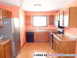 Convenient/2bd/2ba/1-Car Townhome in M in Corcoran, MN (Photo 2 of 5)