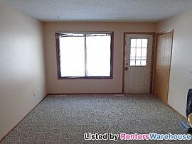 Convenient/2bd/2ba/1-Car Townhome in M in Corcoran, MN (Photo 3 of 5)