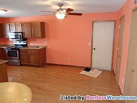 Convenient/2bd/2ba/1-Car Townhome in M in Corcoran, MN (Photo 4 of 5)