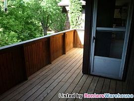 Spacious 3 Bedroom Townhome in Quiet Nie in Fridley, MN (Photo 3 of 5)