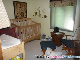 Spacious 3 Bedroom Townhome in Quiet Nie in Fridley, MN (Photo 4 of 5)