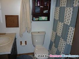 Spacious 3 Bedroom Townhome in Quiet Nie in Fridley, MN (Photo 5 of 5)