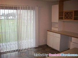 Very Nice 2bd/1ba End Unit Th in Brookly in Brooklyn Center, MN (Photo 3 of 5)