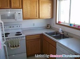 Very Nice 2bd/1.5ba Townhouse! in Elk River, MN (Photo 2 of 5)