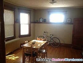 Beautiful Home with Original Woodwork Ha in Saint Paul, MN (Photo 3 of 5)