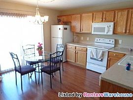 Like New/2bd/2ba/1.5-Car Townhome in R in Andover, MN (Photo 2 of 5)