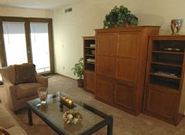 2 Bd/1 Bath Fitness Center, Spa, Wet Bar in Eden Prairie, MN (Photo 3 of 5)