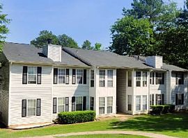 2 Bd/2 Bath Shannon Chase Offers Spaciou in Union City, GA (Photo 2 of 5)