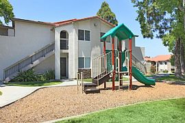 2 Bd/1 Bath Washer and Dryer Included! in La Mesa, CA (Photo 3 of 5)