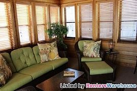 Beautiful 3bed/2.5bath Single Family Hom in Medicine Lake, MN (Photo 3 of 5)