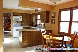 Beautiful 3bed/2.5bath Single Family Hom in Medicine Lake, MN (Photo 5 of 5)