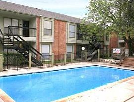 Austin Apartments Near Downtown with Pools in Austin, TX (Photo 5 of 5)